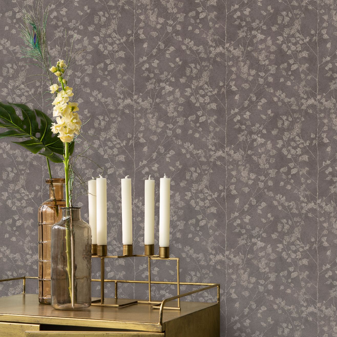 Elegant wallpapers in earthy tones with nature motifs