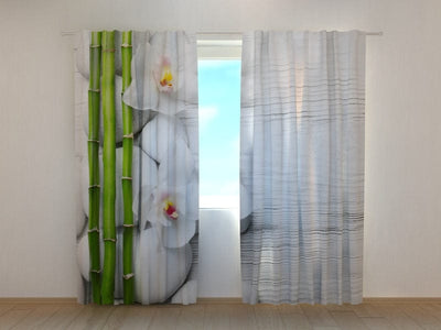 Lillemotiividega kardinad, valge orhidee ja bambus heledal taustal Digital Textile