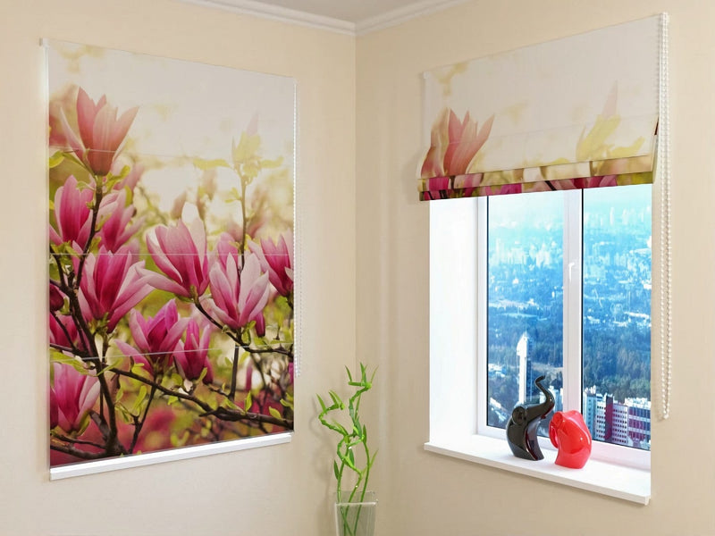 Beautiful blinds for the room - Magnolia tree in the sunshine Tapetenshop.lv