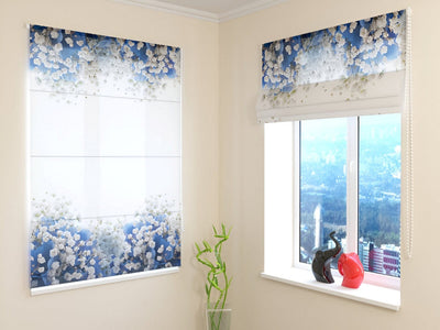 Blinds with flowers: Elegant floral arrangement in blue and white Tapetenshop.lv