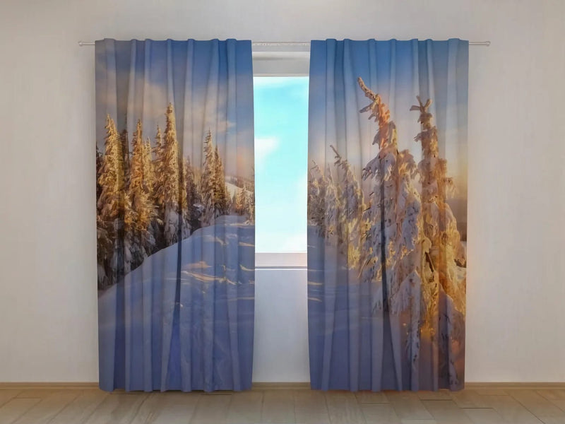 Christmas curtains that will delight both big and small Tapetenshop.lv